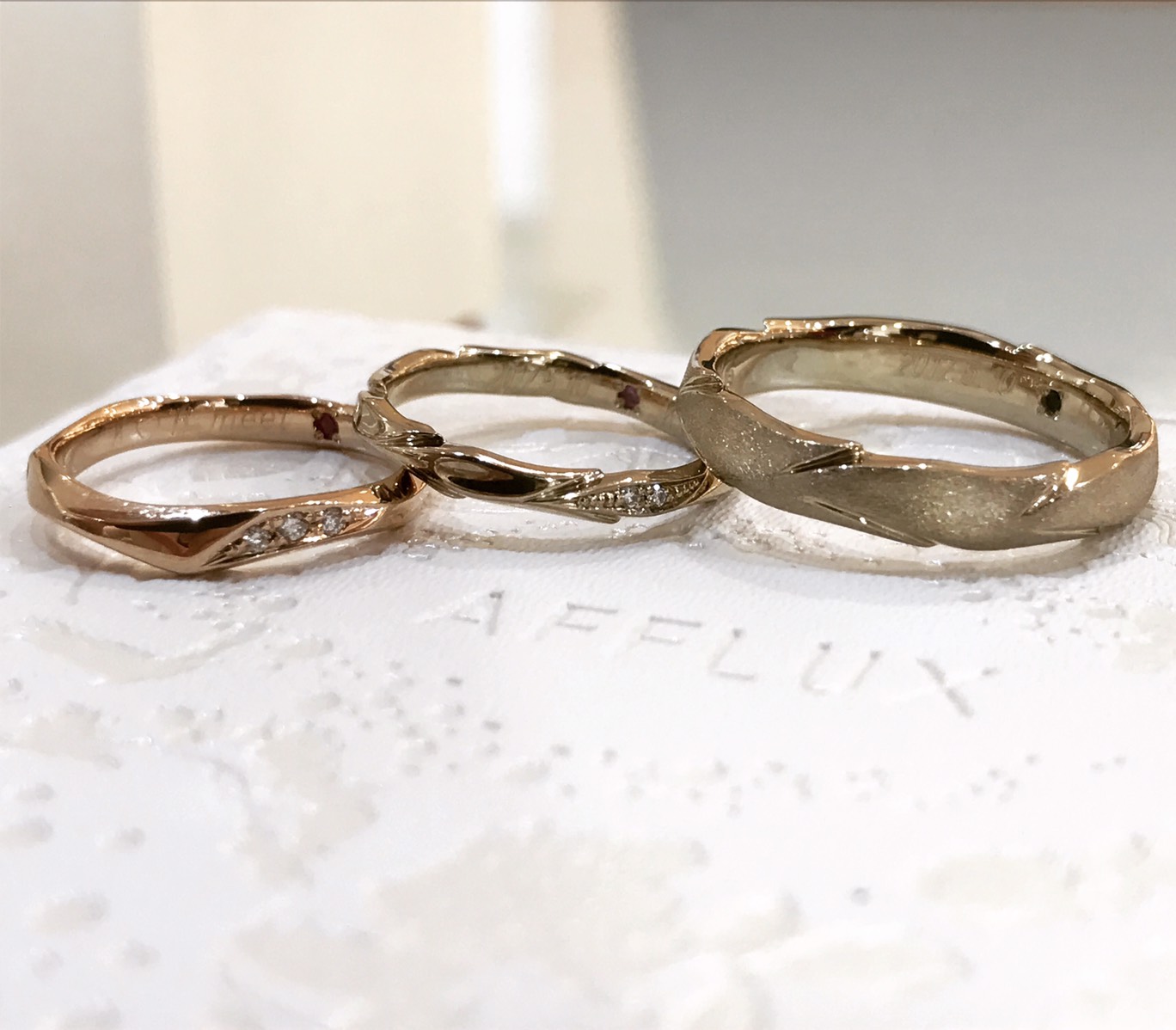 シャンパンゴールドの結婚指輪